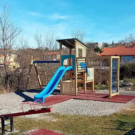 3 Bedroom Cozy In *
