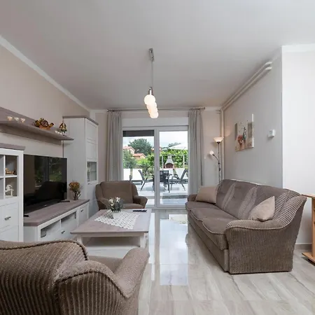3 Bedroom Cozy In