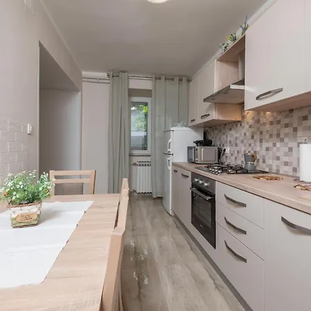 3 Bedroom Cozy In 펜션 *