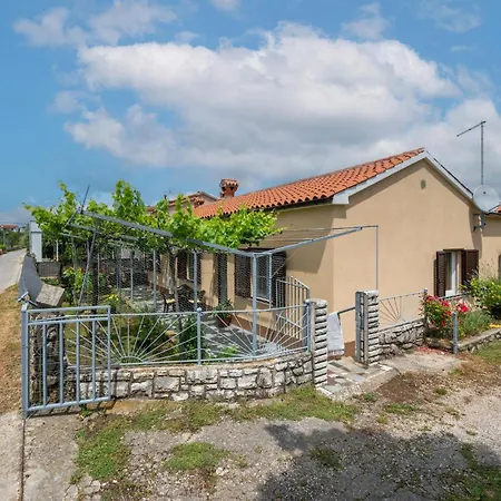 3 Bedroom Cozy In *