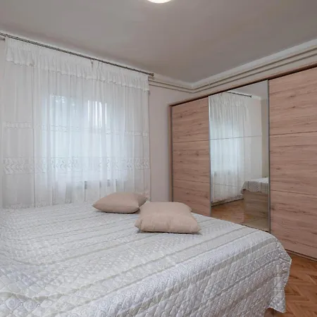 3 Bedroom Cozy In 펜션 *