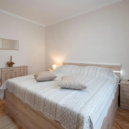 3 Bedroom Cozy In * 라빈
