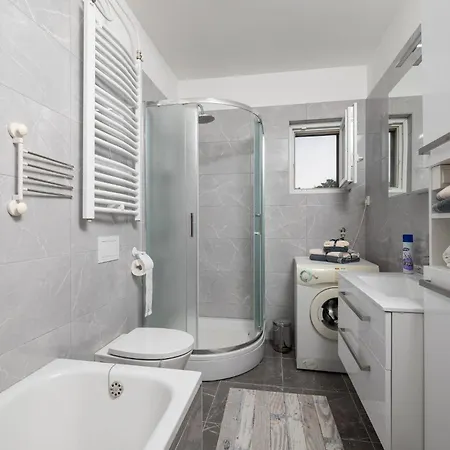 펜션 3 Bedroom Cozy In