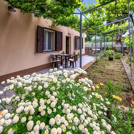 3 Bedroom Cozy In 펜션 *